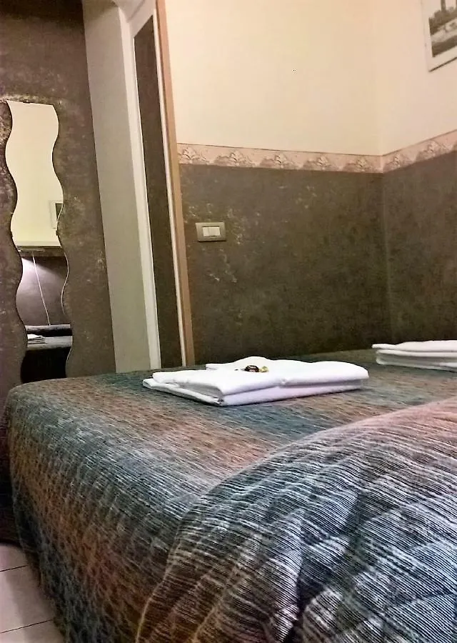 *** Alojamento de Acomodação e Pequeno-almoço Felicia Rooms Roma Itália